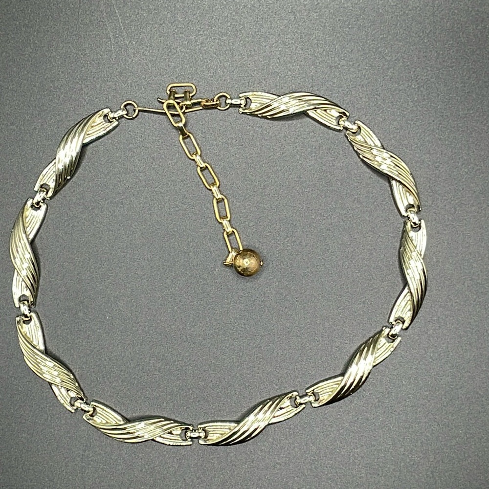 Lisner Signed Vintage Silver Tone Choker Necklace